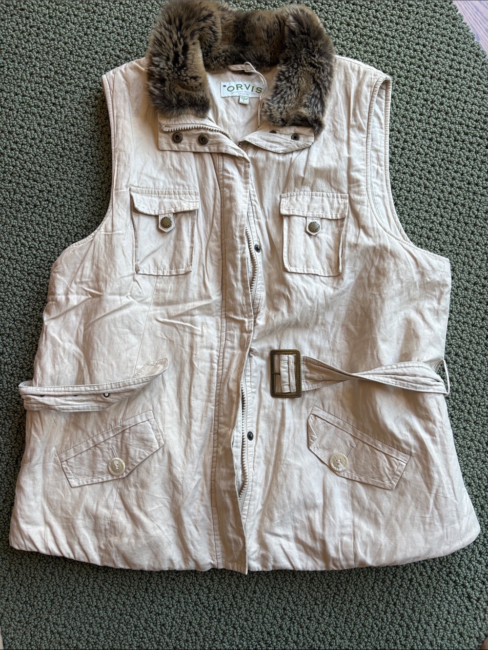 Orvis cotton lined winter Vest with belt and faux fur collar beige off white